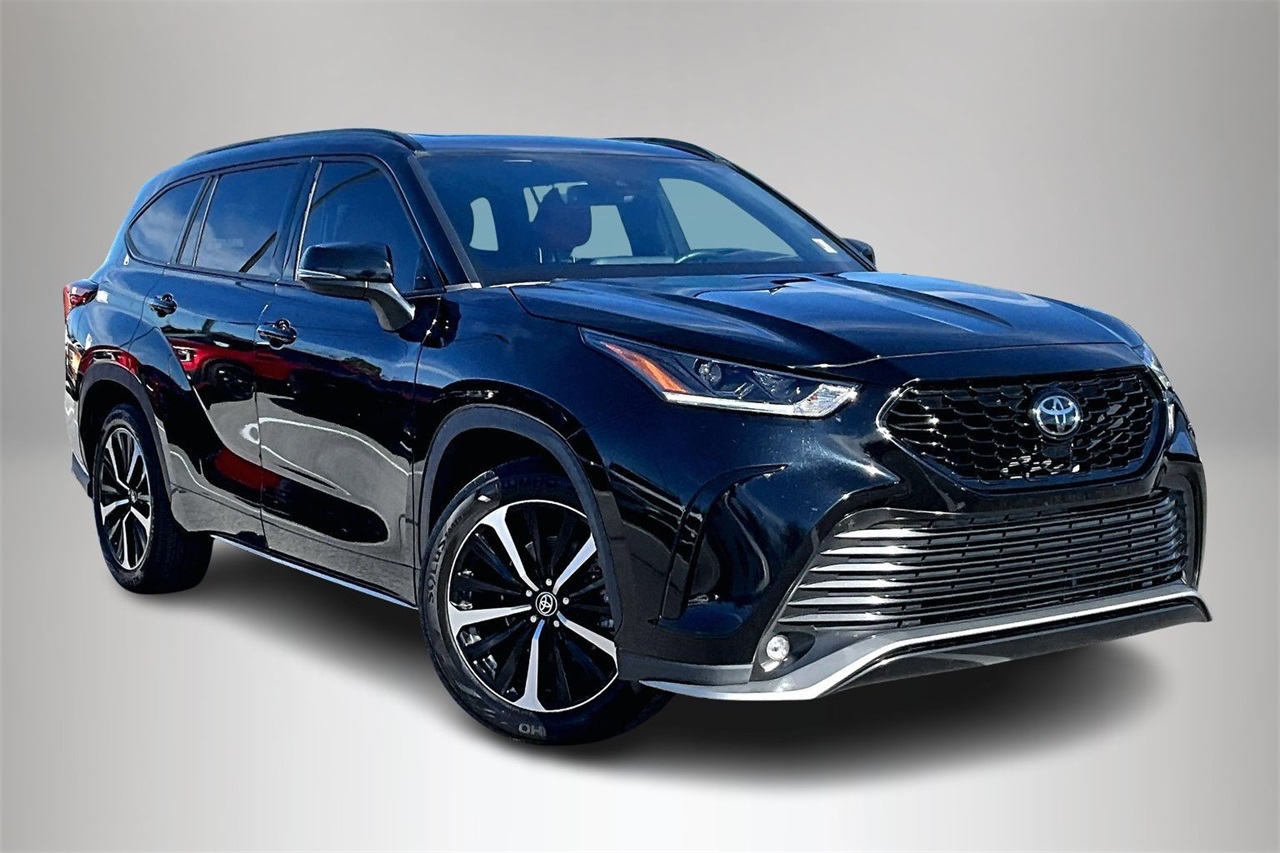 Toyota Highlander available at Destin Autos